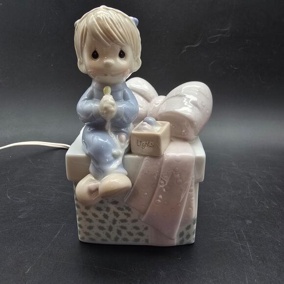 Precious Moments Christmas Night Light Boy on Present 1991 Enesco - Picture 1 of 8